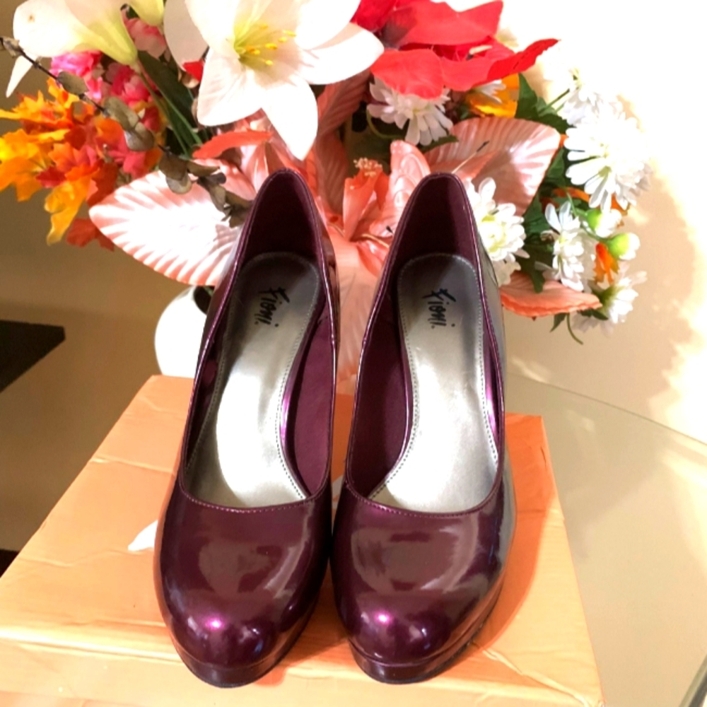 Fioni glossy purple heels